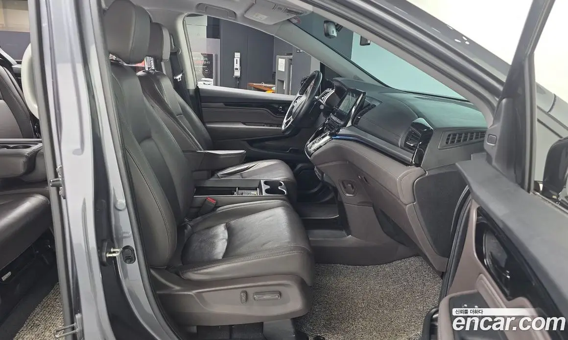 Honda Odyssey 2019 3.5 автомат (гидро), фото 17