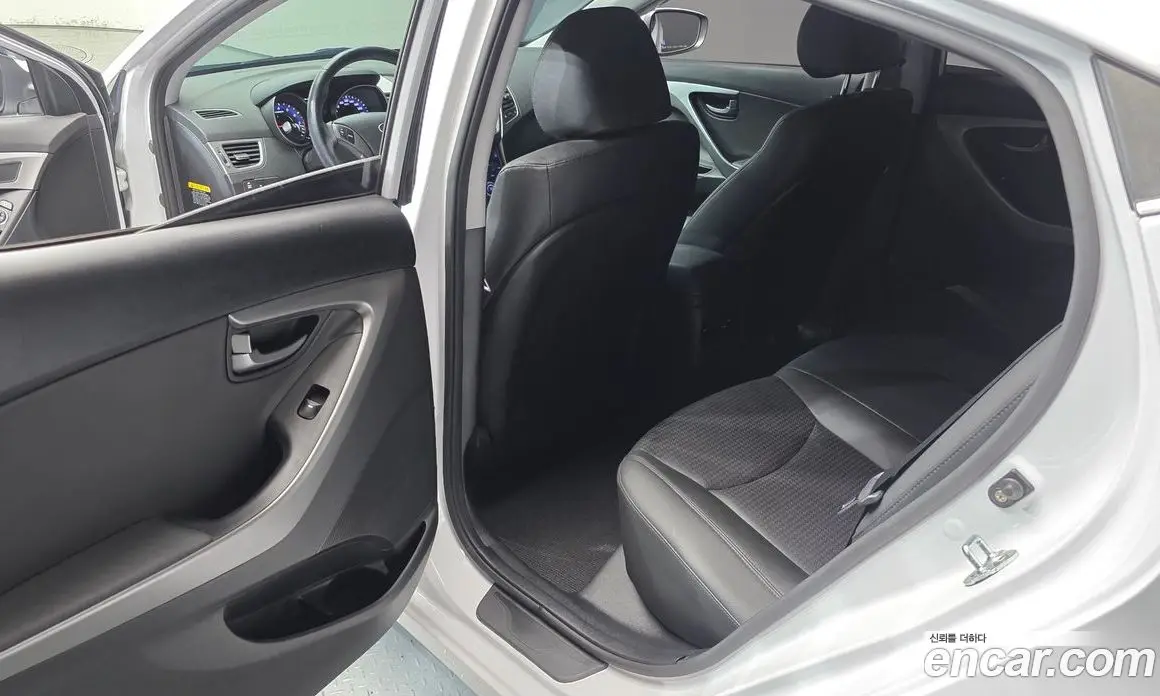 Hyundai Avante 2014 1.6 автомат (гидро), фото 17