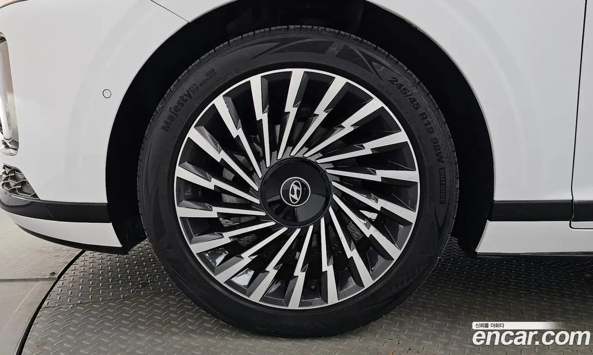 Hyundai Grandeur 2023 1.6 автомат (гидро), фото 5