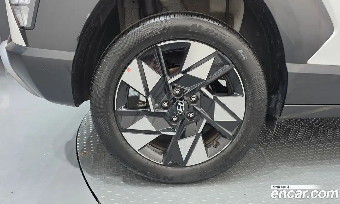 Hyundai Kona 2025 1.6 автомат (гидро), фото 5