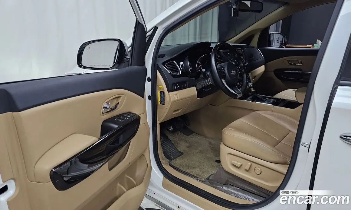 Kia Carnival 2017 2.2 автомат (гидро), фото 13 Kia Carnival 2017 2.2 автомат (гидро), фото 13