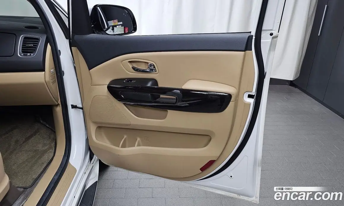Kia Carnival 2017 2.2 автомат (гидро), фото 15 Kia Carnival 2017 2.2 автомат (гидро), фото 15