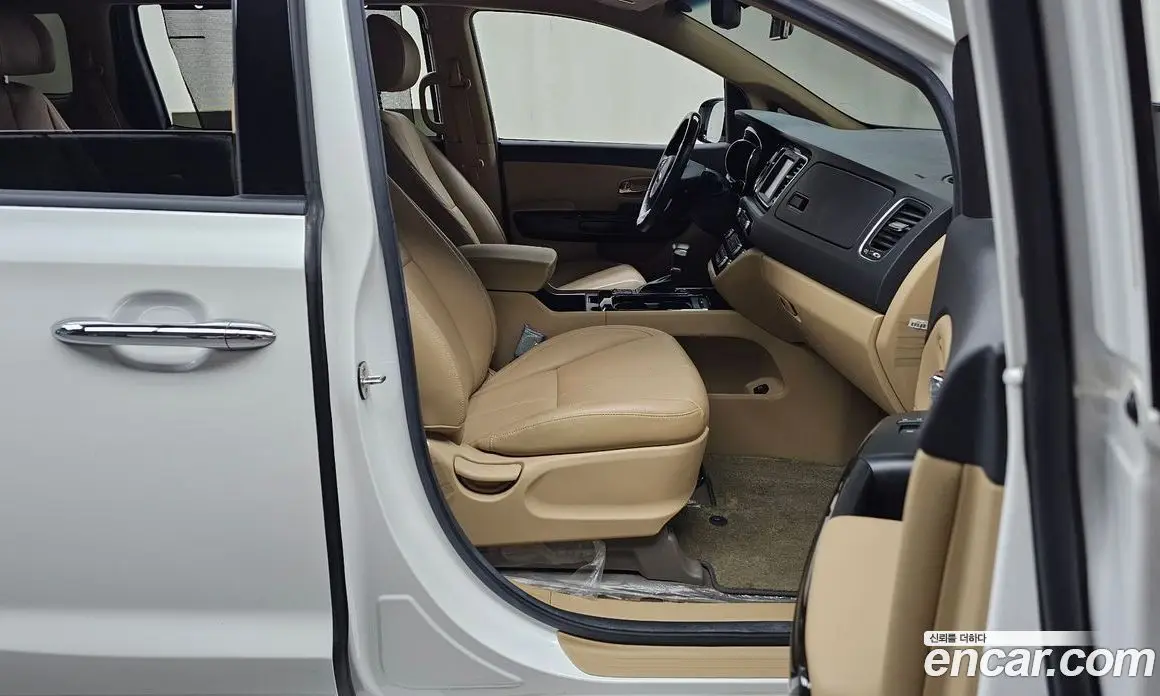 Kia Carnival 2017 2.2 автомат (гидро), фото 16 Kia Carnival 2017 2.2 автомат (гидро), фото 16