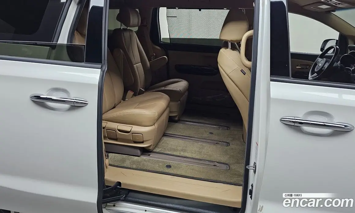 Kia Carnival 2017 2.2 автомат (гидро), фото 17 Kia Carnival 2017 2.2 автомат (гидро), фото 17