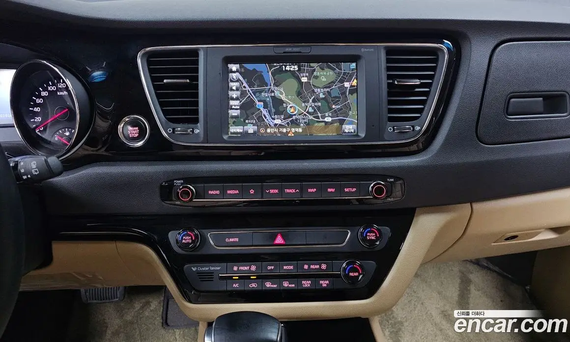 Kia Carnival 2017 2.2 автомат (гидро), фото 19 Kia Carnival 2017 2.2 автомат (гидро), фото 19