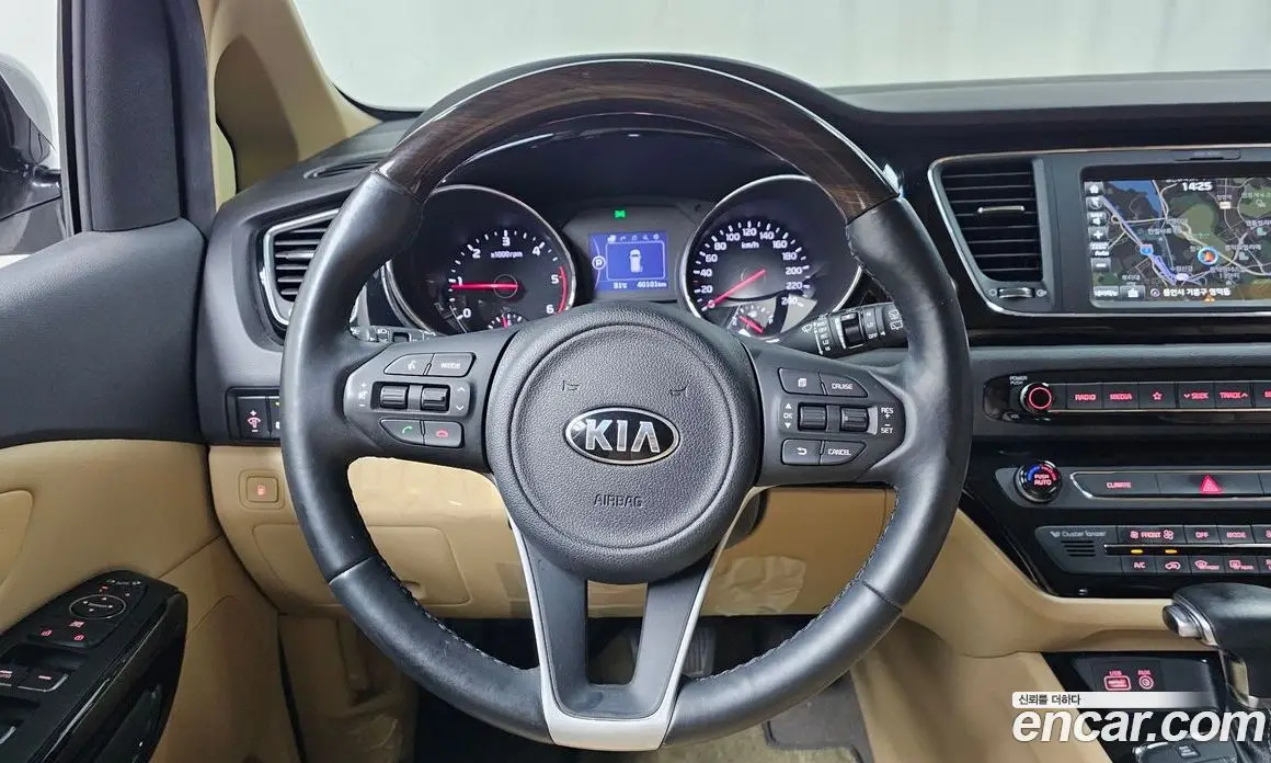 Kia Carnival 2017 2.2 автомат (гидро), фото 20 Kia Carnival 2017 2.2 автомат (гидро), фото 20