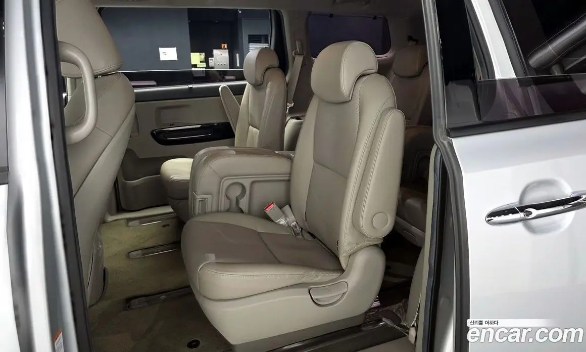Kia Carnival 2020 2.2 автомат (гидро), фото 18