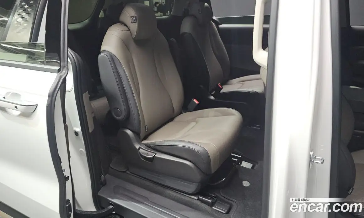 Kia Carnival 2025 1.6 автомат (гидро), фото 17