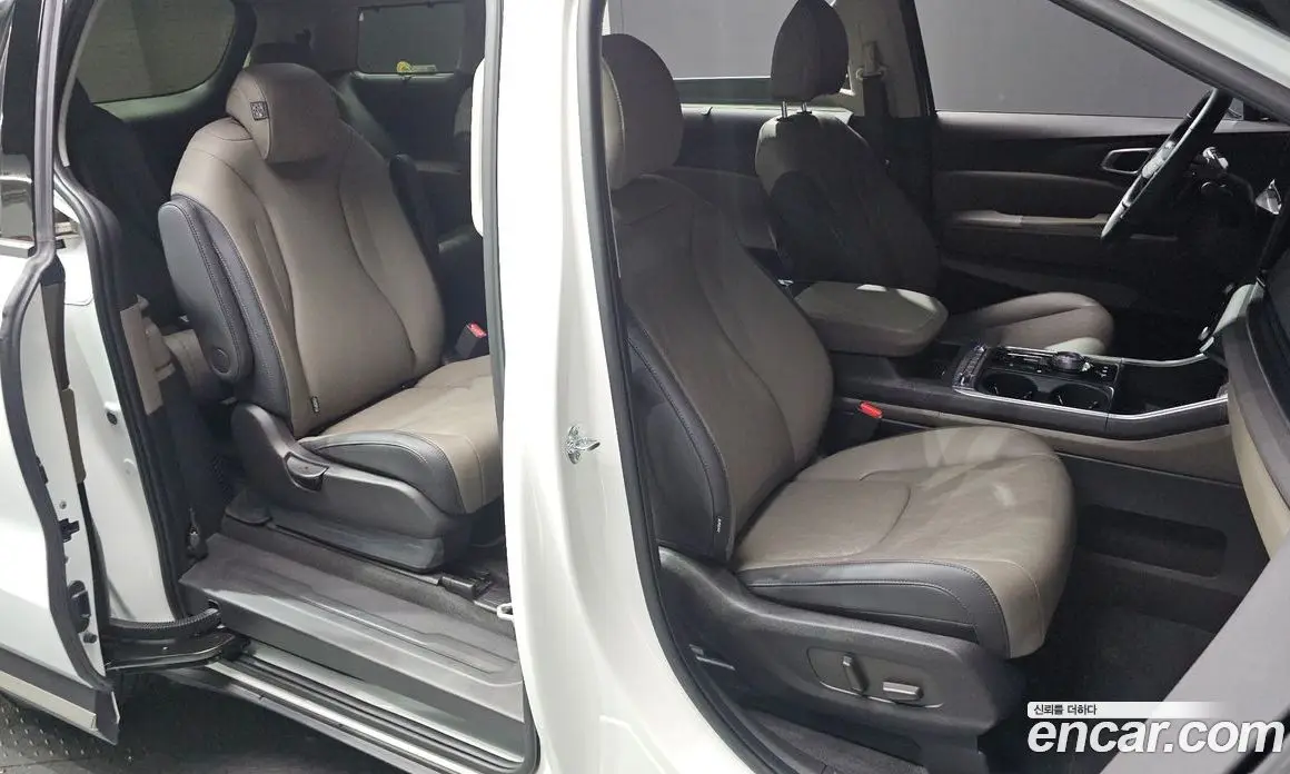Kia Carnival 2025 1.6 автомат (гидро), фото 18