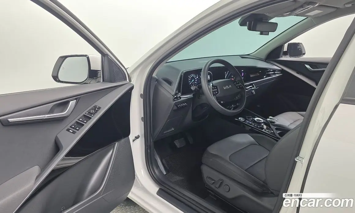 Kia Niro 2025 1.6 автомат (гидро), фото 13