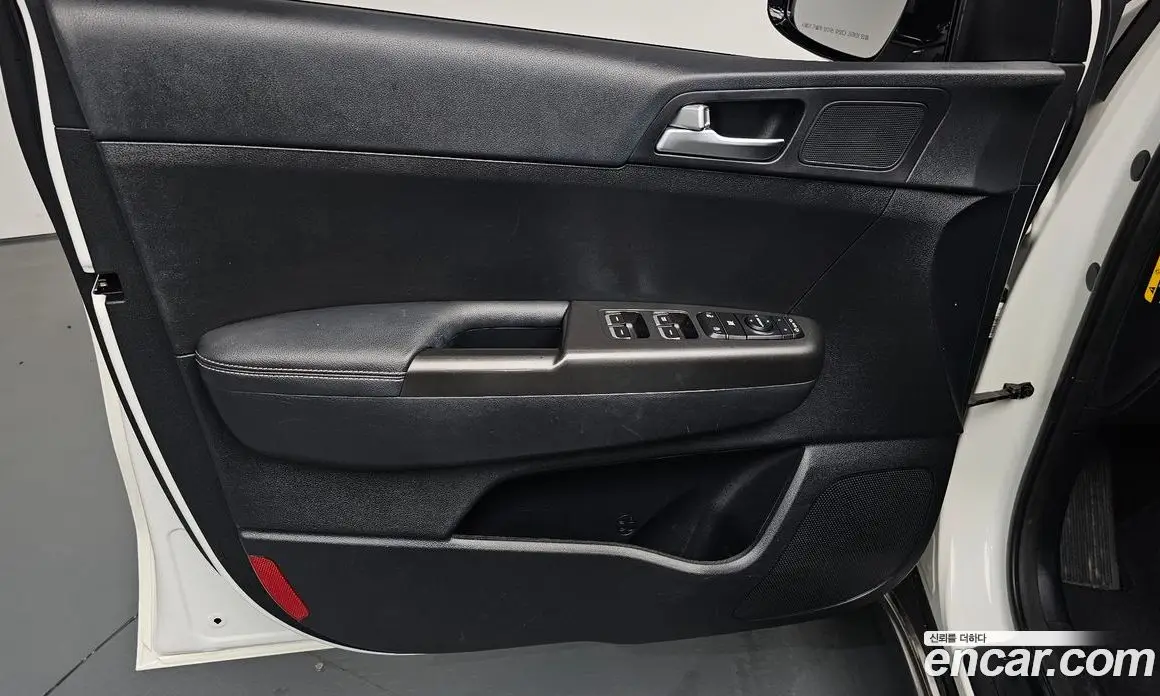 Kia Sportage 2015 1.7 автомат (гидро), фото 13