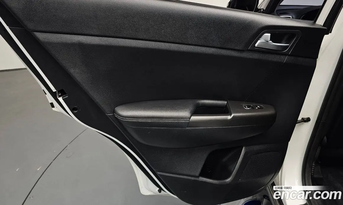 Kia Sportage 2015 1.7 автомат (гидро), фото 14