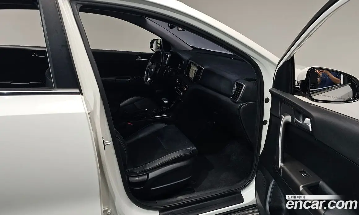Kia Sportage 2015 1.7 автомат (гидро), фото 16