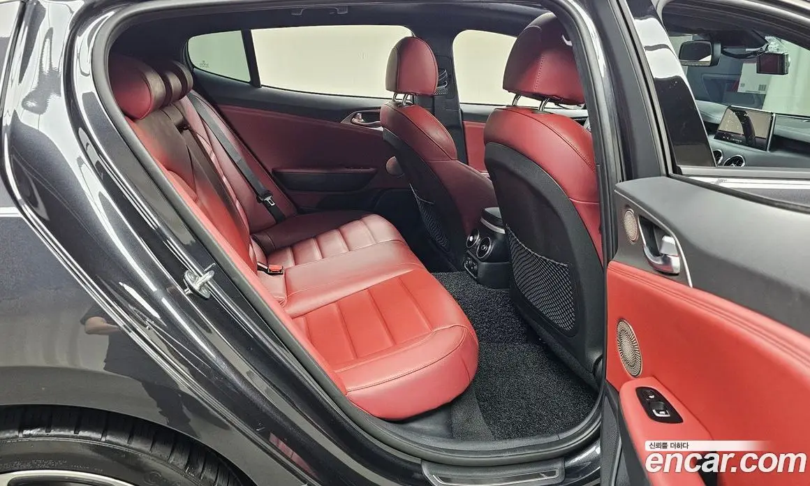 Kia Stinger 2018 3.3 автомат (гидро), фото 17