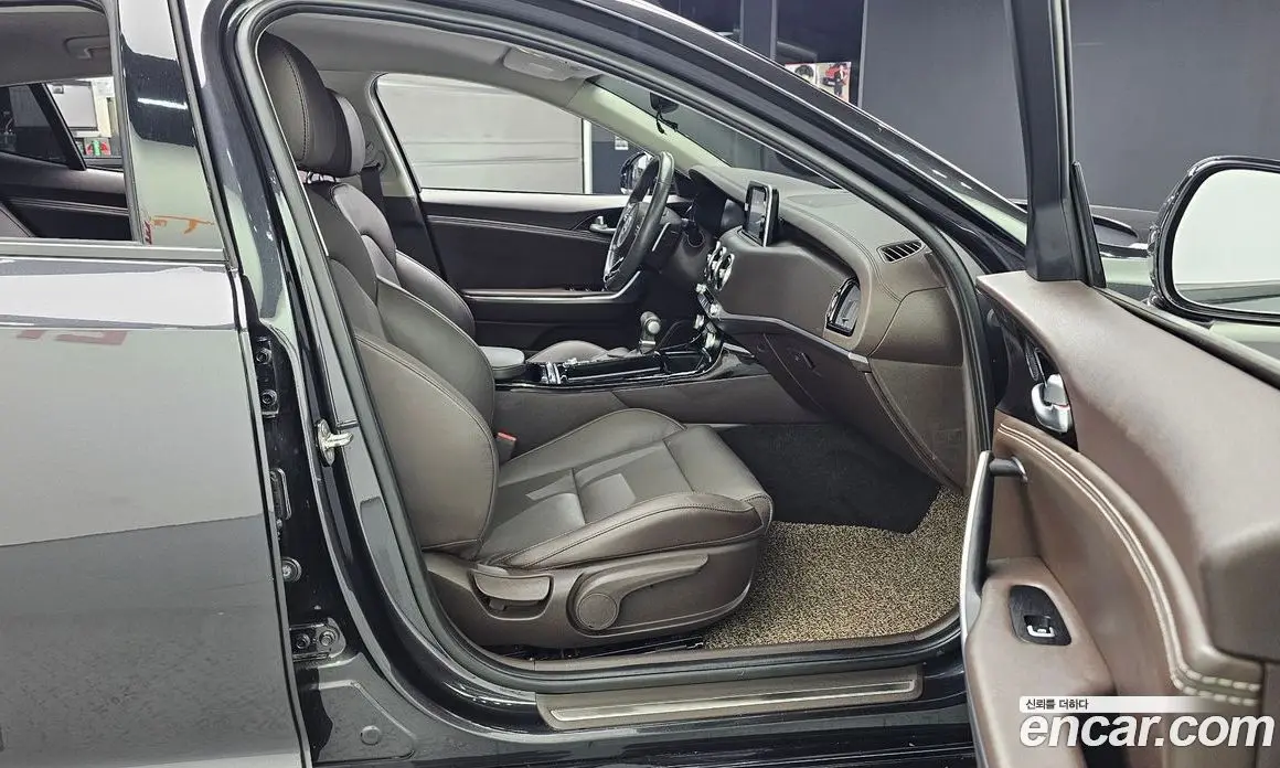 Kia Stinger 2018 2.0 автомат (гидро), фото 17 Kia Stinger 2018 2.0 автомат (гидро), фото 17