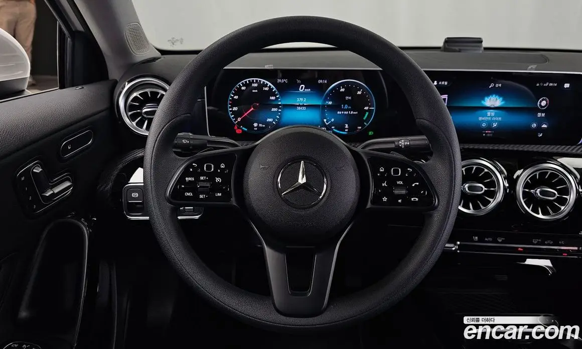 Mercedes-Benz A-Class 2020 2.0 автомат (гидро), фото 19