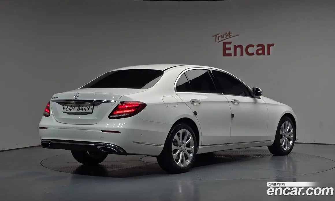 Mercedes-Benz E-Class 2017 1.9 автомат (гидро), фото 1 Mercedes-Benz E-Class 2017 1.9 автомат (гидро), фото 1