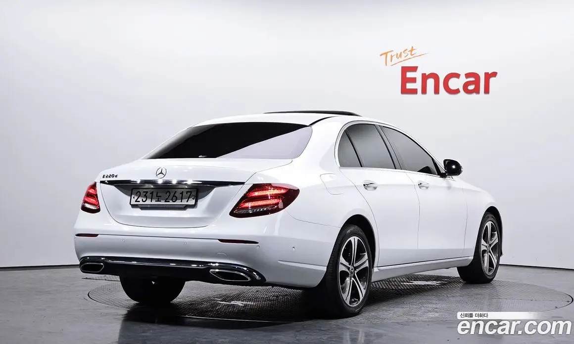Mercedes-Benz E-Class 2019 1.9 автомат (гидро), фото 1 Mercedes-Benz E-Class 2019 1.9 автомат (гидро), фото 1