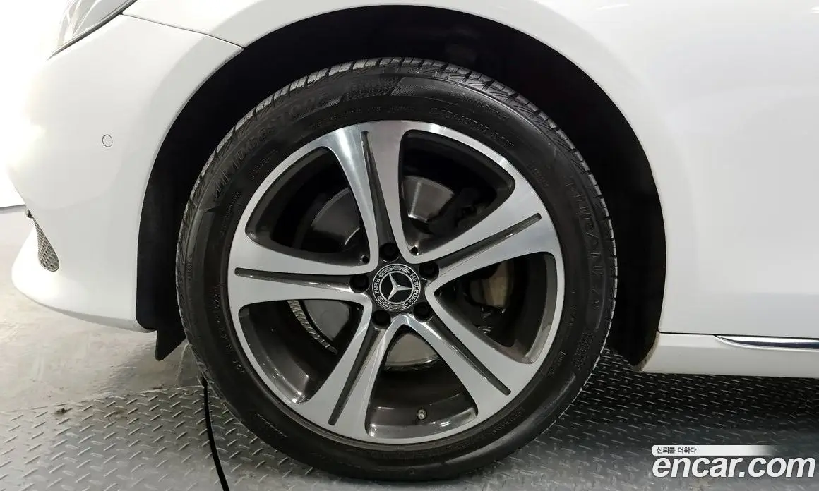 Mercedes-Benz E-Class 2019 1.9 автомат (гидро), фото 4 Mercedes-Benz E-Class 2019 1.9 автомат (гидро), фото 4