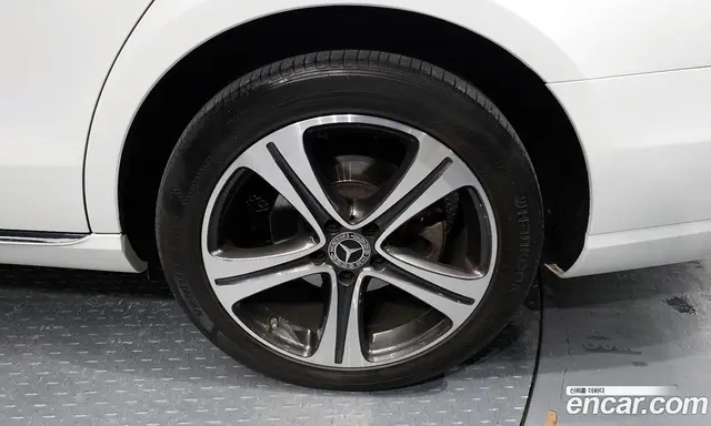 Mercedes-Benz E-Class 2019 1.9 автомат (гидро), миниатюра 6 Mercedes-Benz E-Class 2019 1.9 автомат (гидро), миниатюра 6