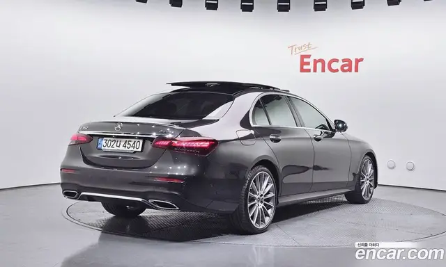 Mercedes-Benz E-Class 2022 2.0 автомат (гидро), миниатюра 2