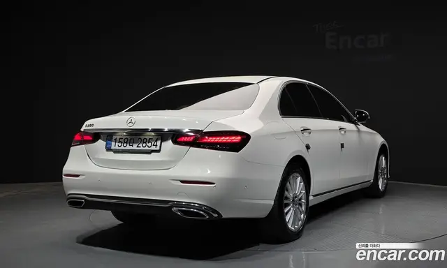 Mercedes-Benz E-Class 2022 2.0 автомат (гидро), миниатюра 2