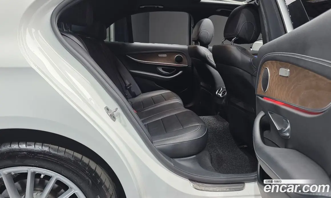 Mercedes-Benz E-Class 2022 2.0 автомат (гидро), фото 17