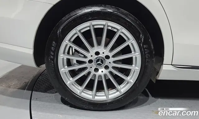 Mercedes-Benz E-Class 2022 2.0 автомат (гидро), миниатюра 5