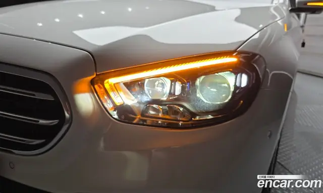 Mercedes-Benz E-Class 2022 2.0 автомат (гидро), миниатюра 8