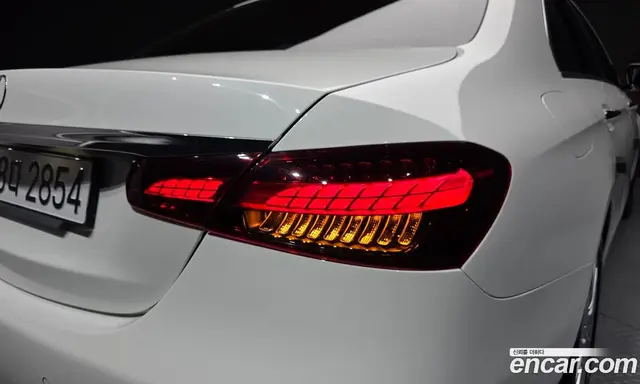 Mercedes-Benz E-Class 2022 2.0 автомат (гидро), миниатюра 9