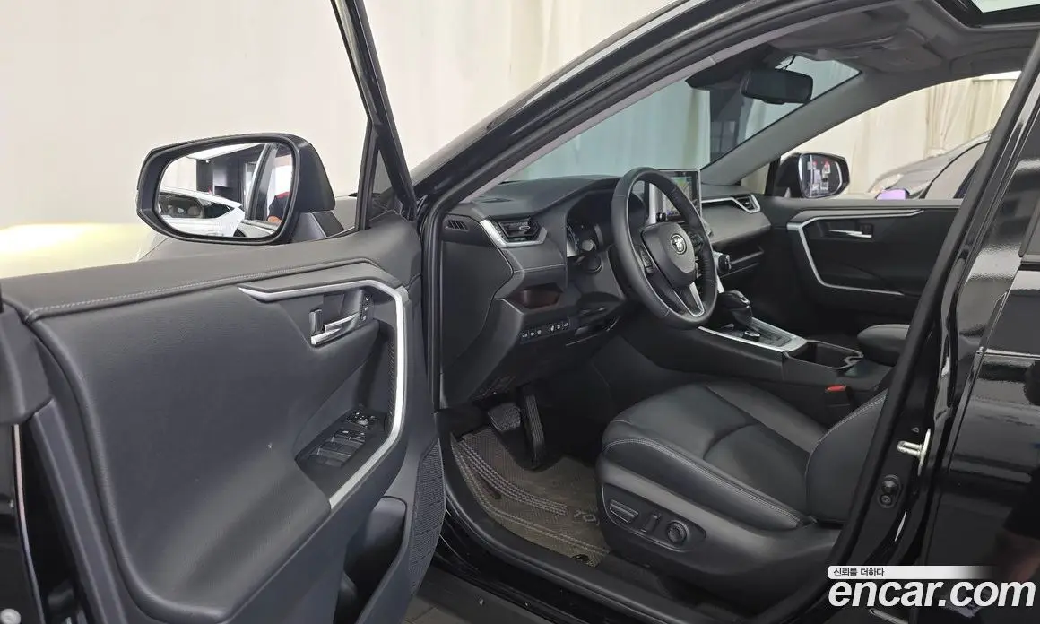 Toyota RAV4 2024 2.5 автомат (гидро), фото 13 Toyota RAV4 2024 2.5 автомат (гидро), фото 13