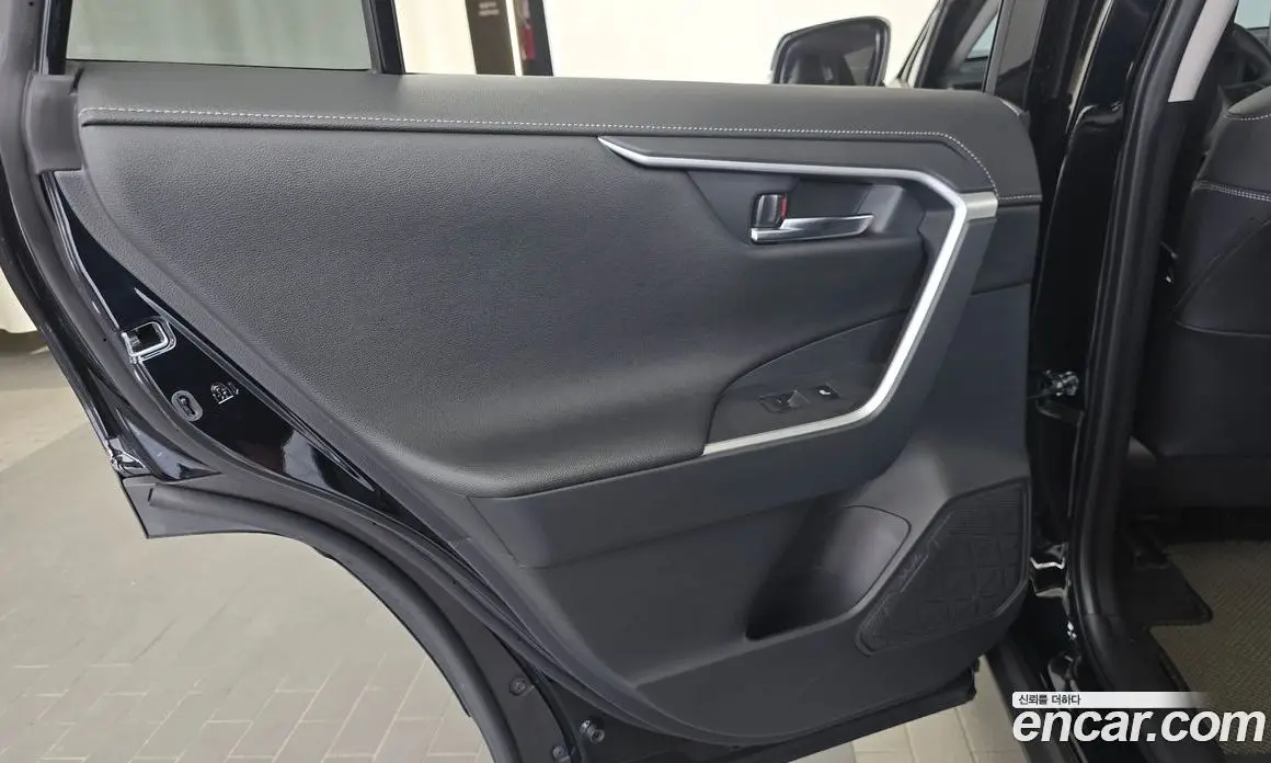 Toyota RAV4 2024 2.5 автомат (гидро), фото 15 Toyota RAV4 2024 2.5 автомат (гидро), фото 15