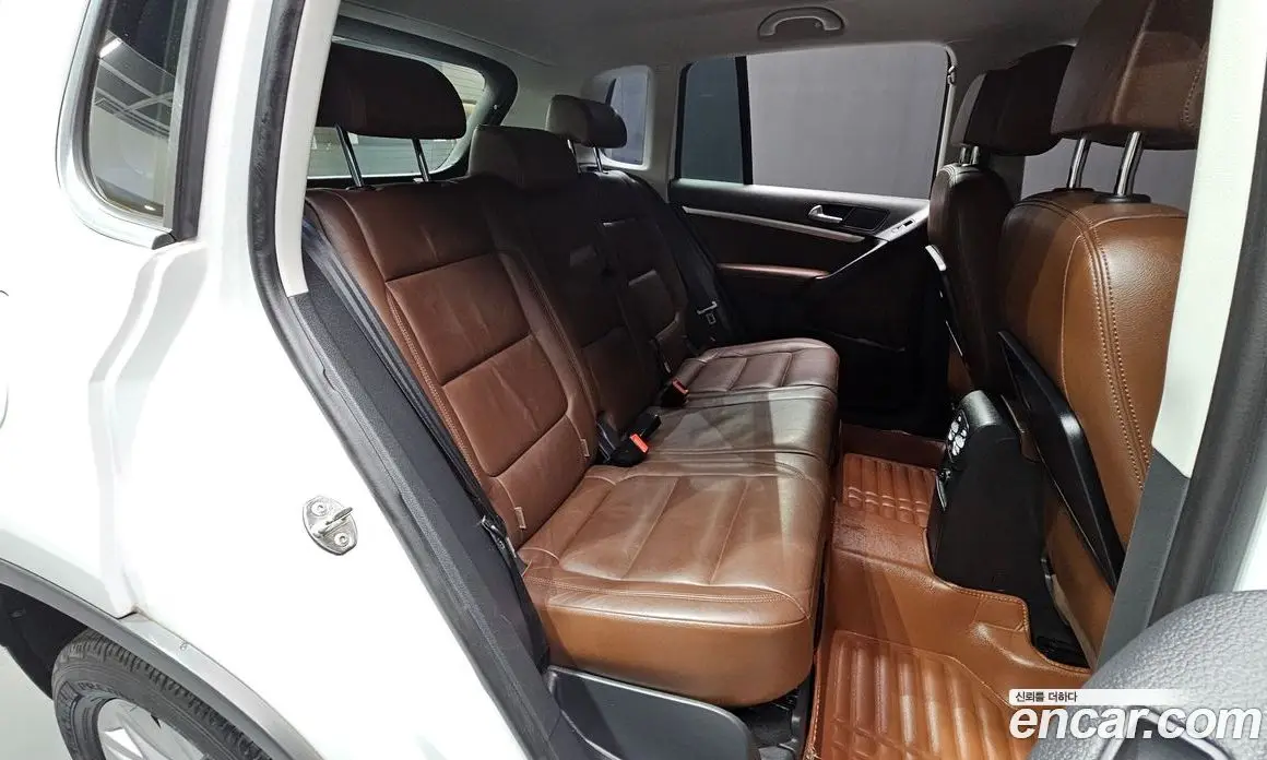 Volkswagen Tiguan 2015 2.0 автомат (гидро), фото 19