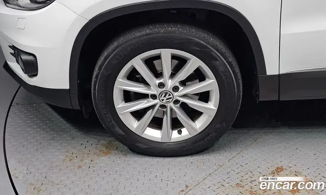 Volkswagen Tiguan 2015 2.0 автомат (гидро), миниатюра 5