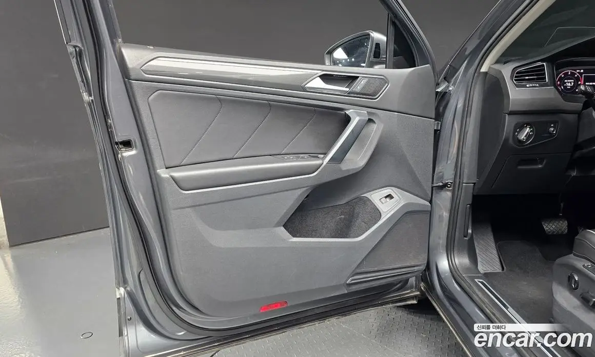 Volkswagen Tiguan 2020 2.0 автомат (гидро), фото 13
