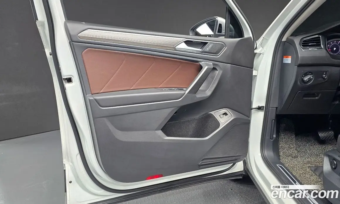 Volkswagen Tiguan 2023 2.0 автомат (гидро), фото 13