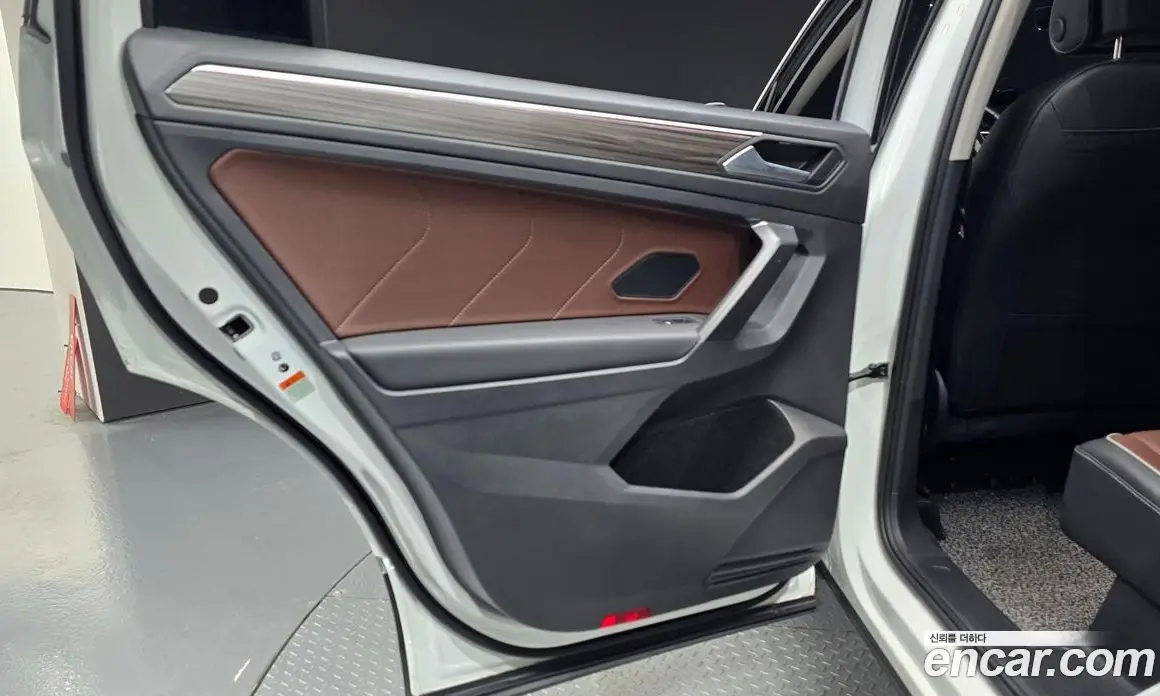 Volkswagen Tiguan 2023 2.0 автомат (гидро), фото 14
