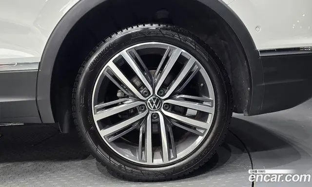 Volkswagen Tiguan 2023 2.0 автомат (гидро), миниатюра 6