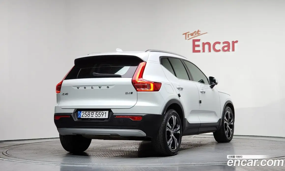 Volvo XC40 2020 2.0 автомат (гидро), фото 2 Volvo XC40 2020 2.0 автомат (гидро), фото 2