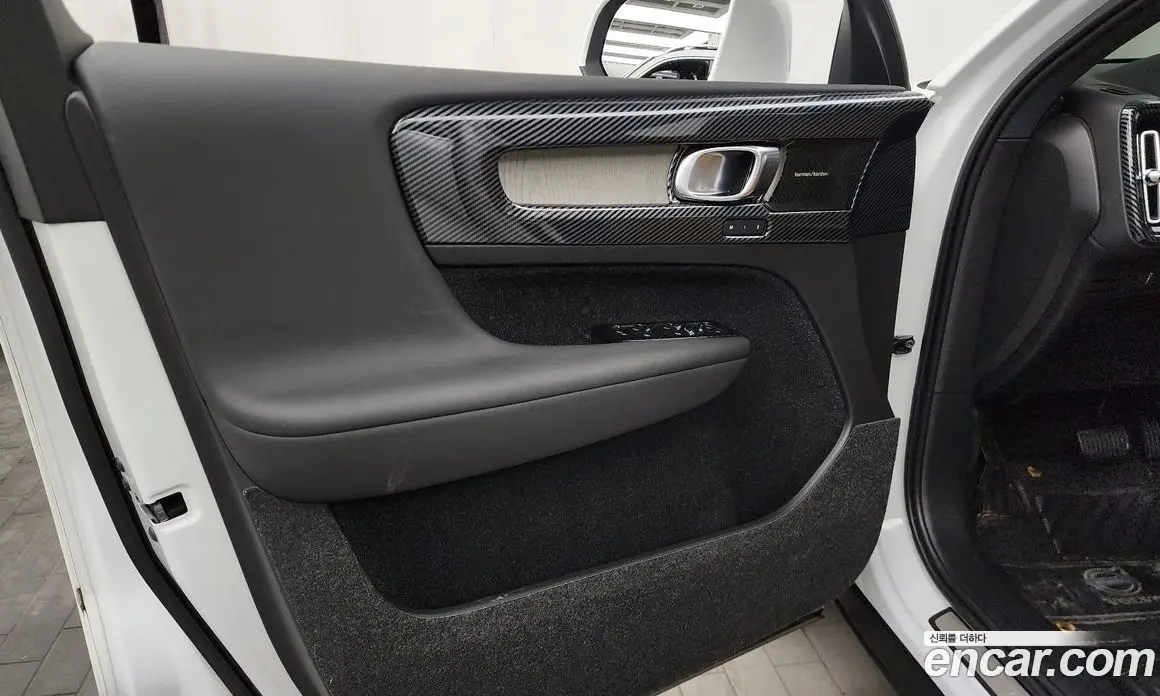 Volvo XC40 2020 2.0 автомат (гидро), фото 14 Volvo XC40 2020 2.0 автомат (гидро), фото 14