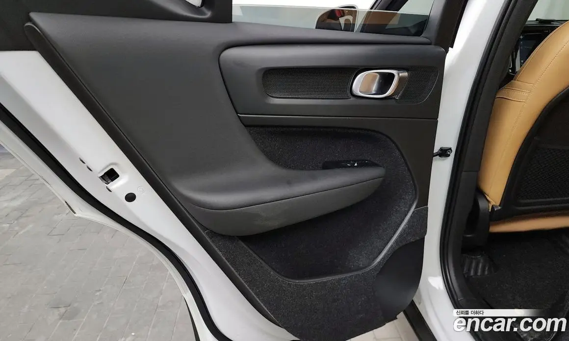 Volvo XC40 2020 2.0 автомат (гидро), фото 15 Volvo XC40 2020 2.0 автомат (гидро), фото 15