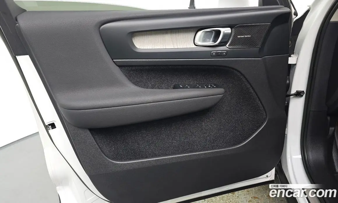 Volvo XC40 2022 2.0 автомат (гидро), фото 14 Volvo XC40 2022 2.0 автомат (гидро), фото 14