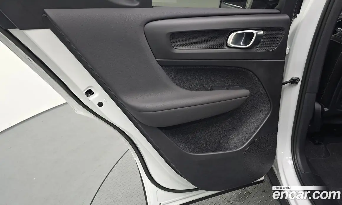 Volvo XC40 2022 2.0 автомат (гидро), фото 15 Volvo XC40 2022 2.0 автомат (гидро), фото 15