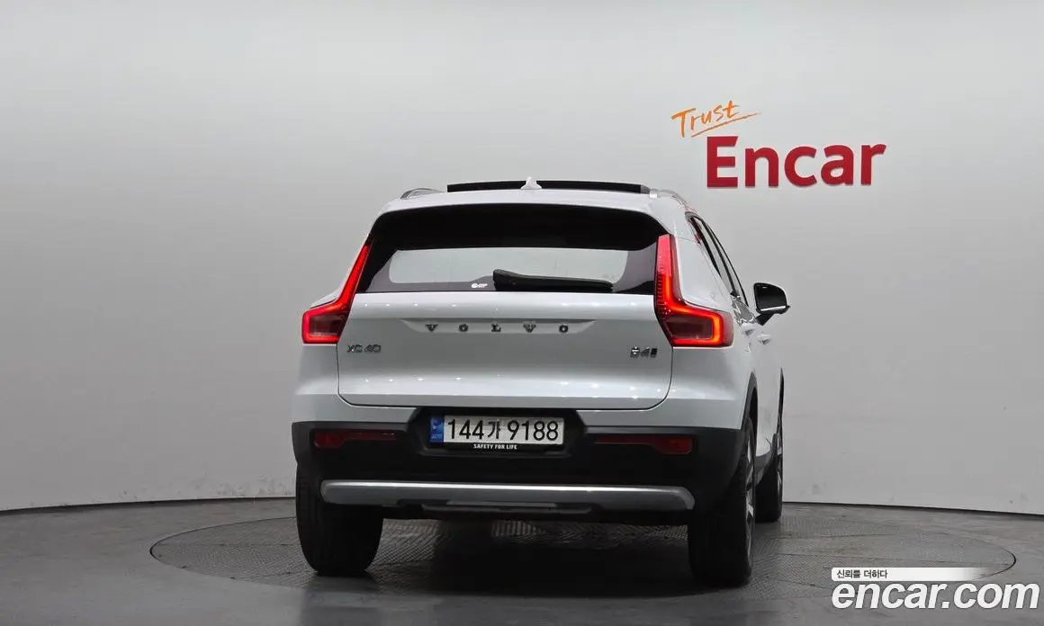 Volvo XC40 2022 2.0 автомат (гидро), фото 4 Volvo XC40 2022 2.0 автомат (гидро), фото 4