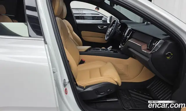 Volvo XC60 2023 2.0 автомат (гидро), миниатюра 11 Volvo XC60 2023 2.0 автомат (гидро), миниатюра 11