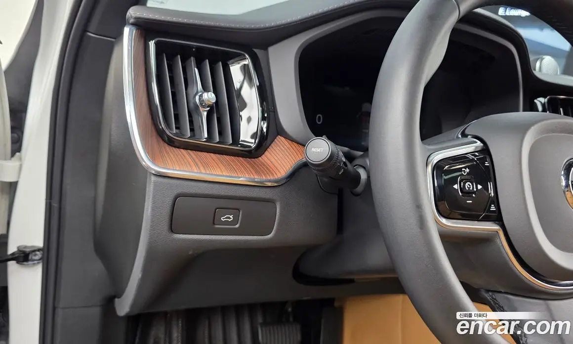 Volvo XC60 2023 2.0 автомат (гидро), фото 16 Volvo XC60 2023 2.0 автомат (гидро), фото 16