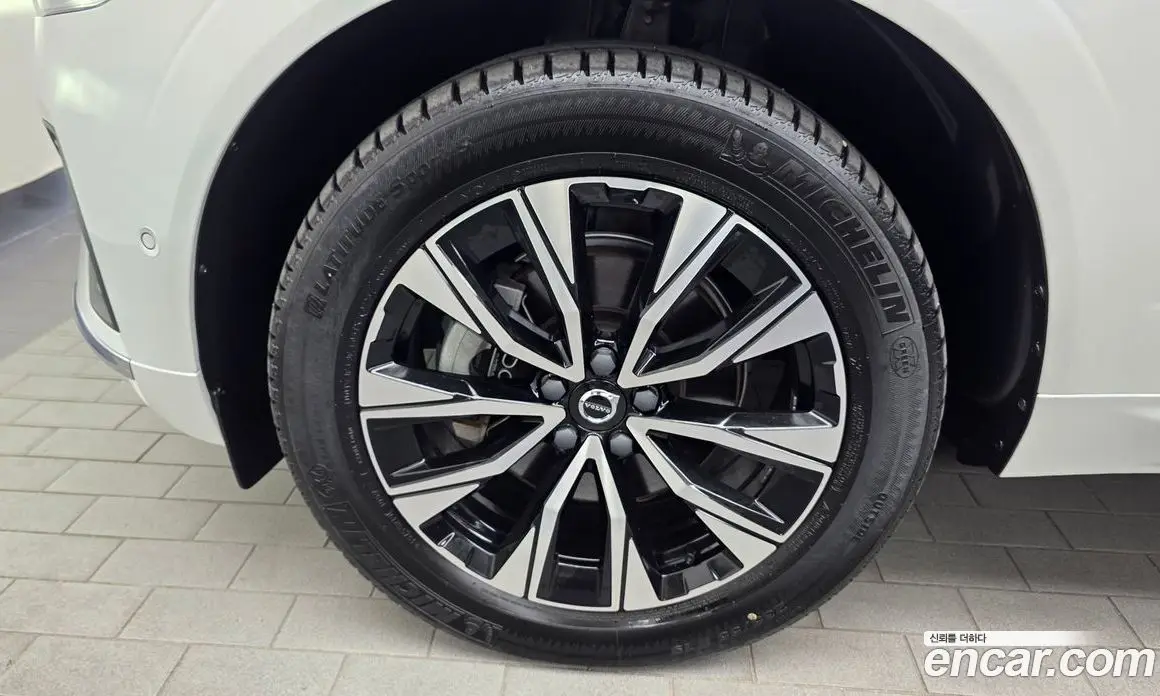 Volvo XC60 2023 2.0 автомат (гидро), фото 5 Volvo XC60 2023 2.0 автомат (гидро), фото 5