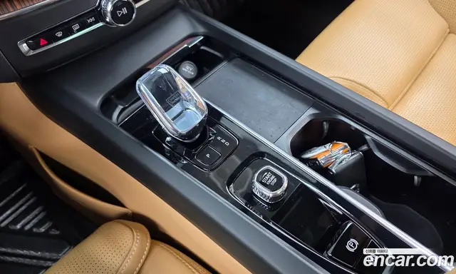 Volvo XC60 2023 2.0 автомат (гидро), миниатюра 9 Volvo XC60 2023 2.0 автомат (гидро), миниатюра 9