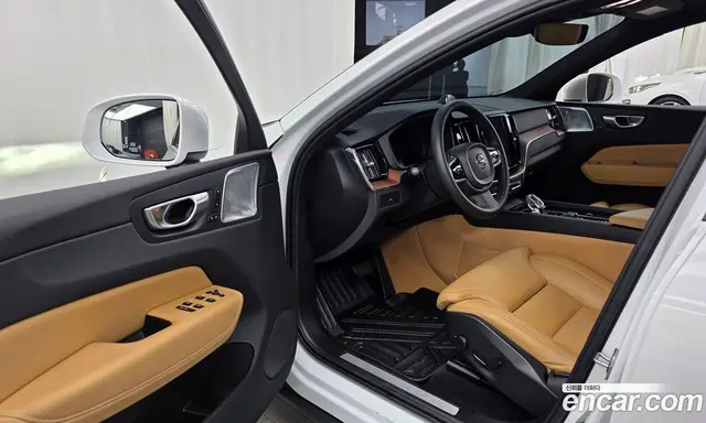 Volvo XC60 2023 2.0 автомат (гидро), миниатюра 10 Volvo XC60 2023 2.0 автомат (гидро), миниатюра 10