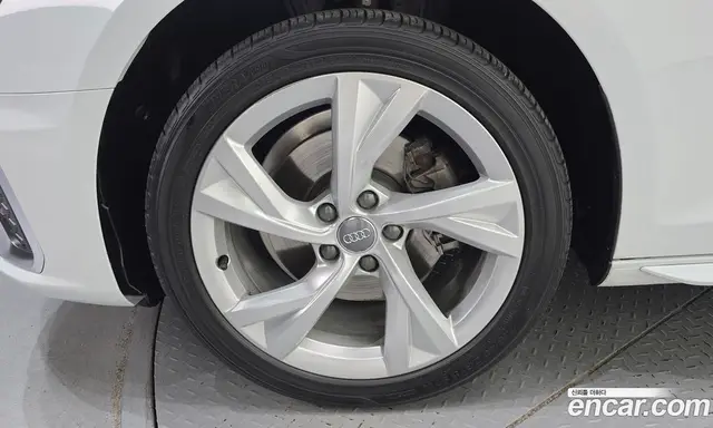 Audi A4 2021 2.0 автомат (гидро), миниатюра 5